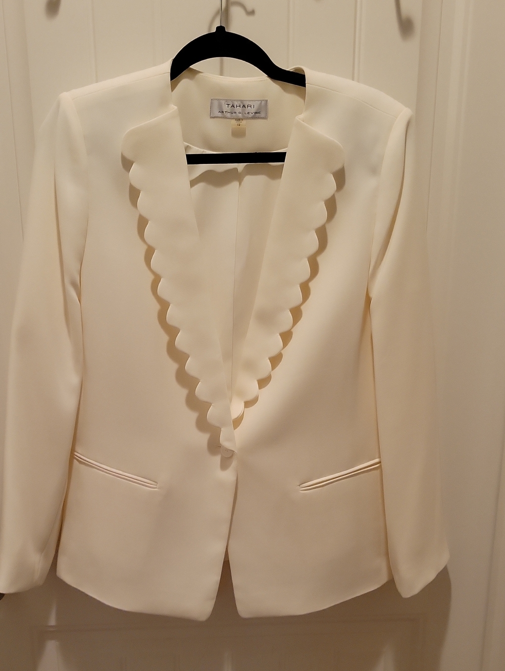 Tahari Cream Scalloped-Trim Blazer